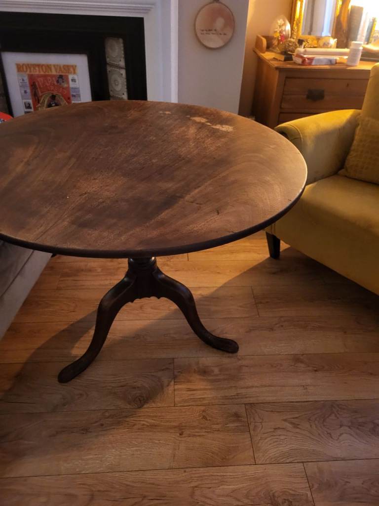 18th Century Georgian Tilt-Top Table 