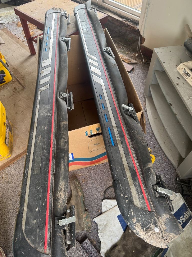 VW Tiguan side steps and wind deflector's