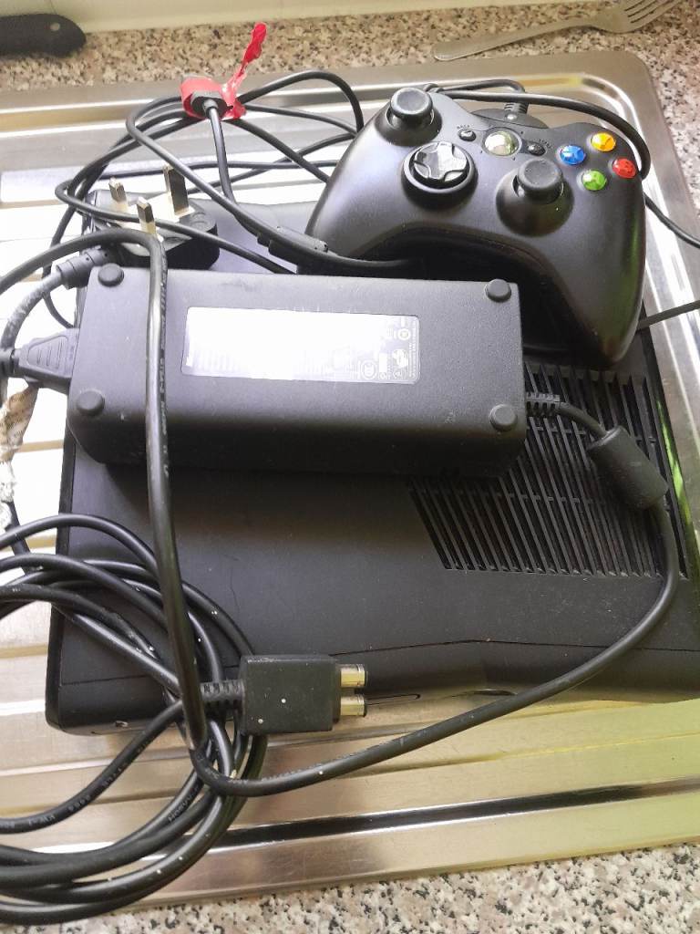 Xbox 360 Console with Controller and Wires – Black