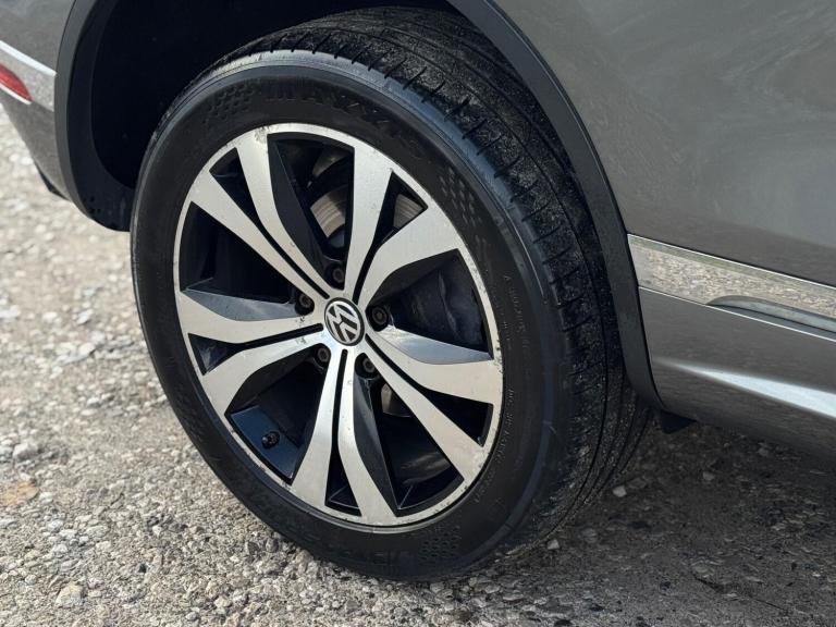 2016 Volkswagen Touareg 3.0 TDI V6 BlueMotion Tech R-Line Tiptronic 4WD Euro 6 (s/s) 5dr ESTATE D...