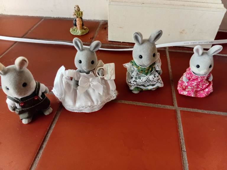 Sylvanian Families Evergreen Milk Rabbit WEDDING Mum + Family 4 Figures" 