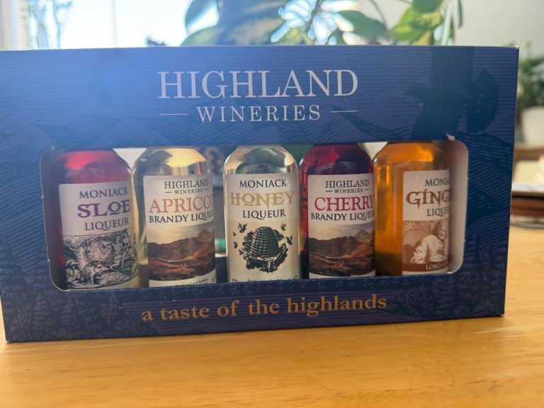Highland liqueur set 
