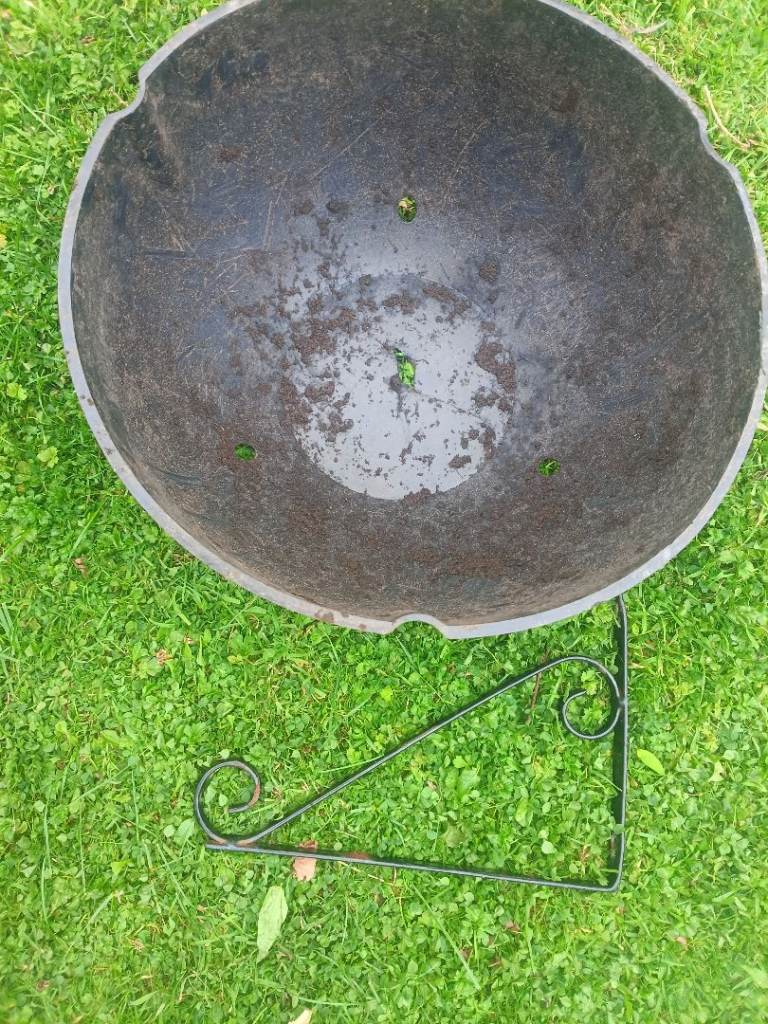 Free - Greenleaf 16" diameter garden pot + hanging basket hook.