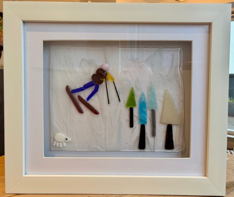 Fused Glass Art – Skier & Trees – 40 × 34 cm – Framed