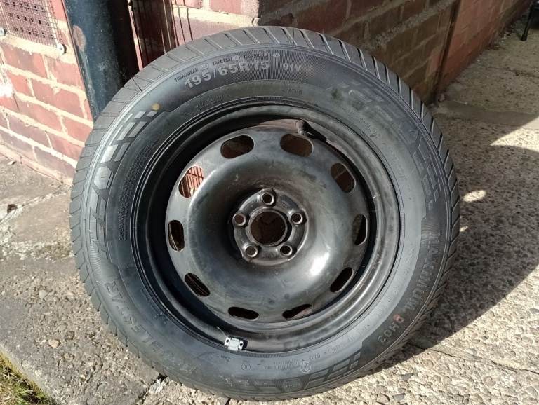 Single steel wheel 5 stud with unused new tyre 195/65/R15 Skoda/VW/Seat