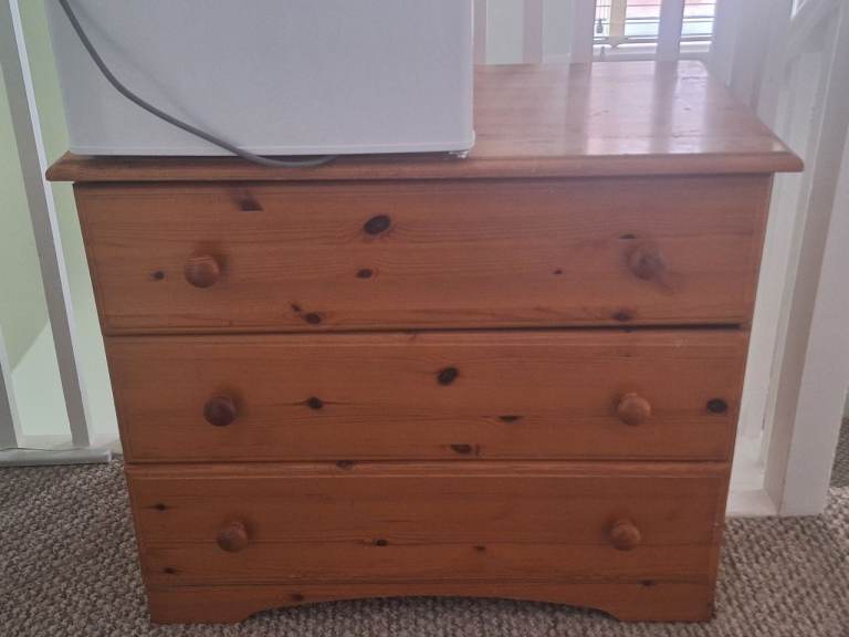 Pine chest of drawers