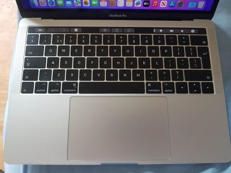 macbook pro a1706 proessor dual core intel core i5 3.1ghz 8g memory intel hd graph