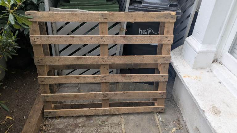 1x wooden pallet available for free