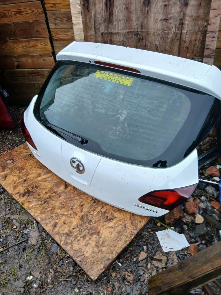 Vauxhall Astra j Tailgate/bootlid in white 