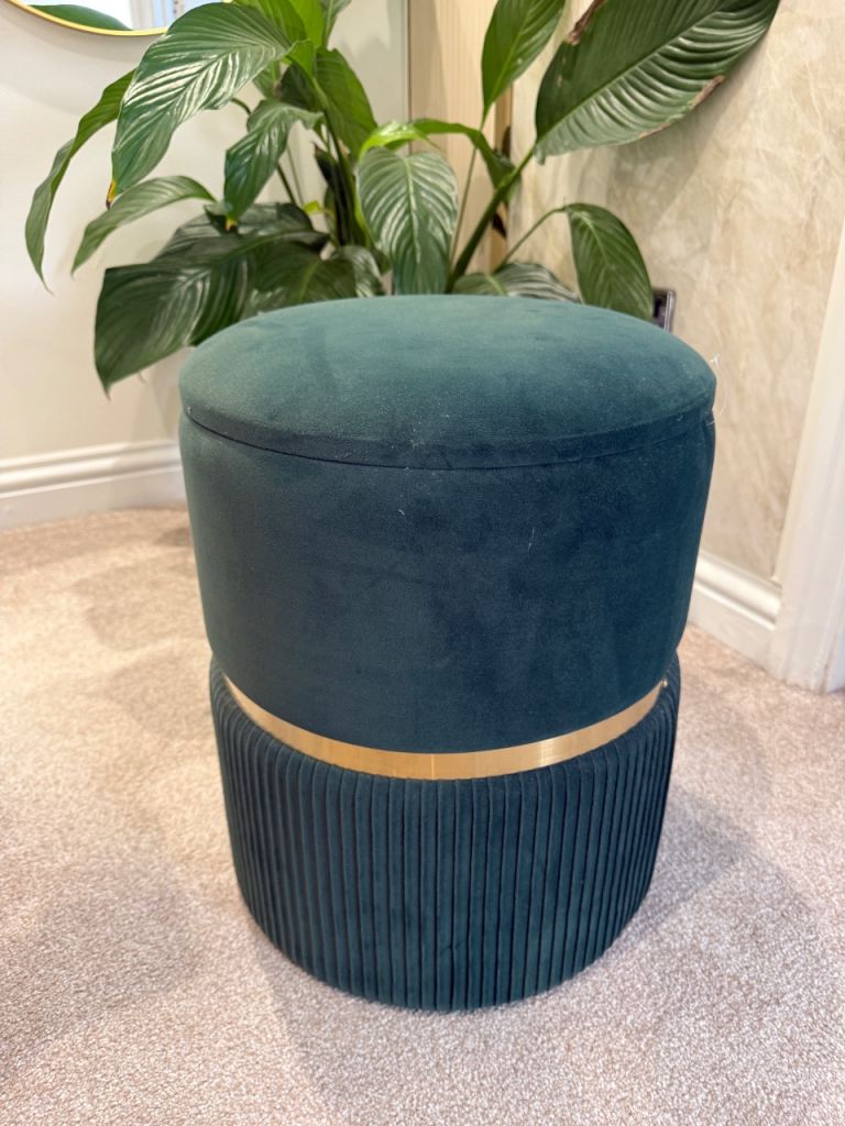 Stylish Forest Green Velvet Storage Ottoman – Excellent Condition