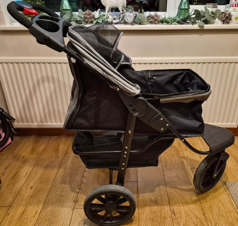 Pet pushchair