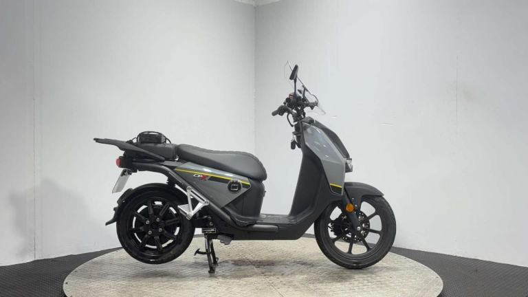 Vmoto CPX 2023 ELECTRIC 125CC SCOOTER SPARES OR REPAIR PROJECT ESCOOTER