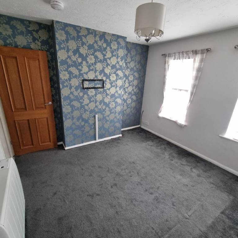 1 Bedroom Flat Available For Rent