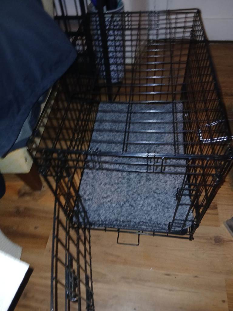 Dog crate for small dog - barely used and in clean good condition 