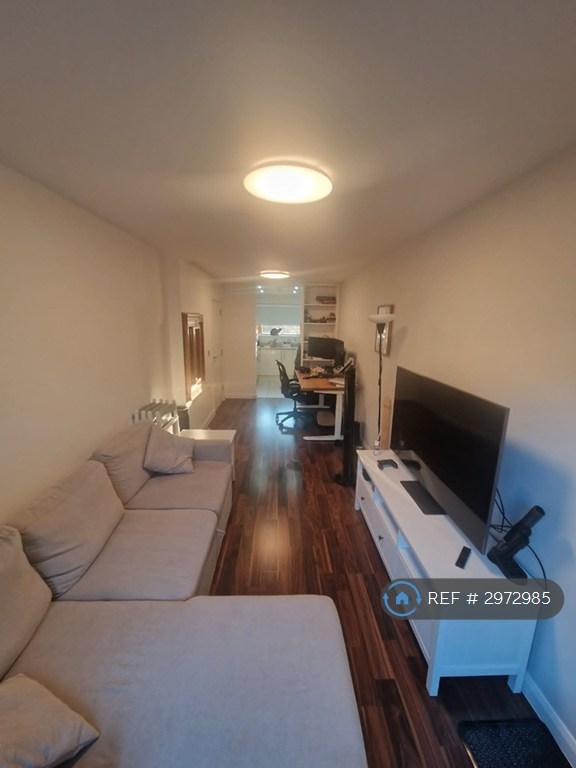 1 bedroom flat in Chase House, London, NW6 (1 bed) (#2972985)