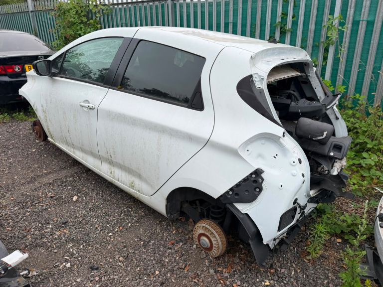 RENAULT ZOE 2014 BREAKING SPARES PARTS 
