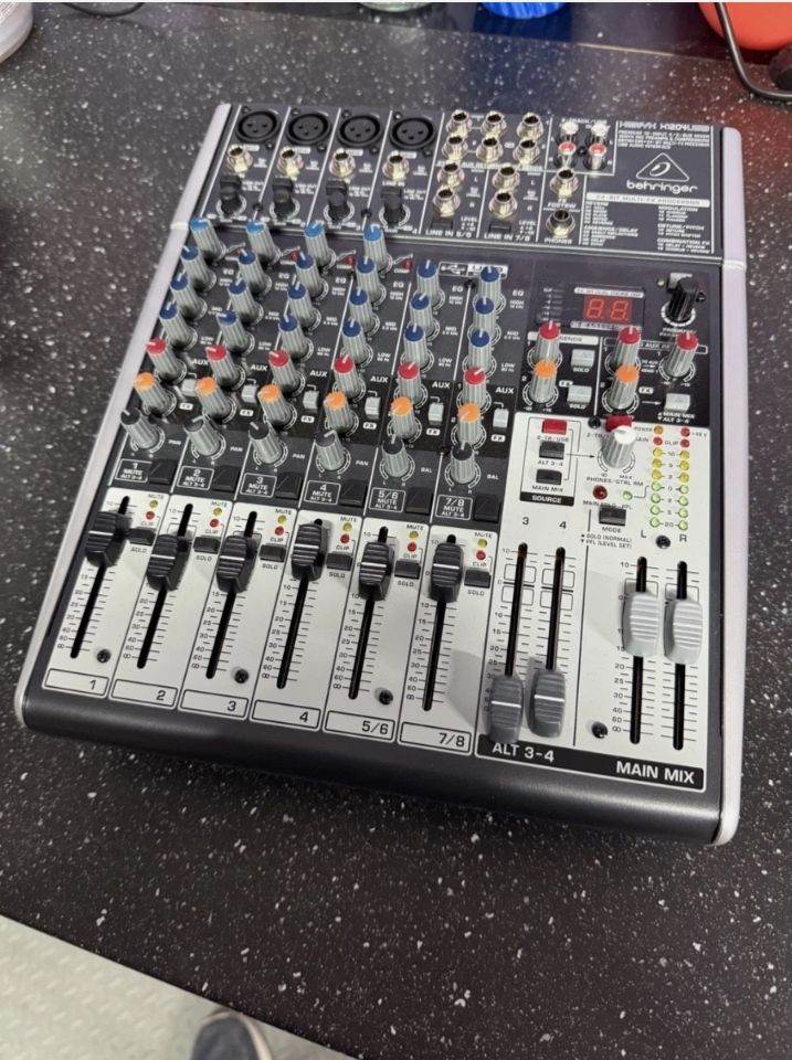 BEHRINGER XENYX 1204 usb 8 channel 