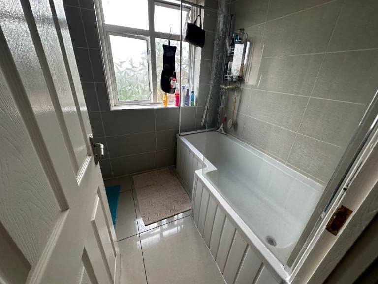 STUDIO FLAT  AT BOXMOORE RD IN KENTON NEAR KENTON STATION HA3 .