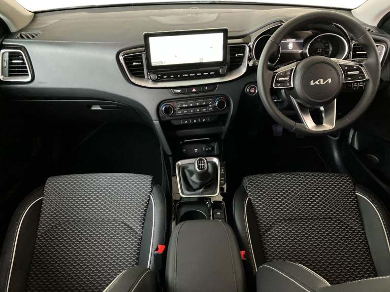 2025 Kia Ceed 1.5T GDi ISG 138 3 5dr Hatchback PETROL Manual