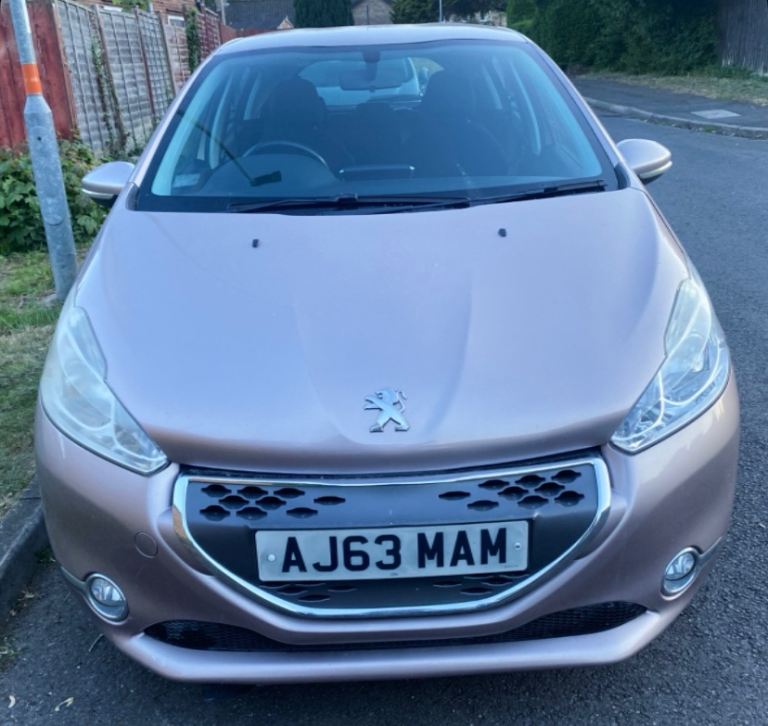 Peugeot 208 AUTOMATIC £20Tax full year Satnav 12Month mot 