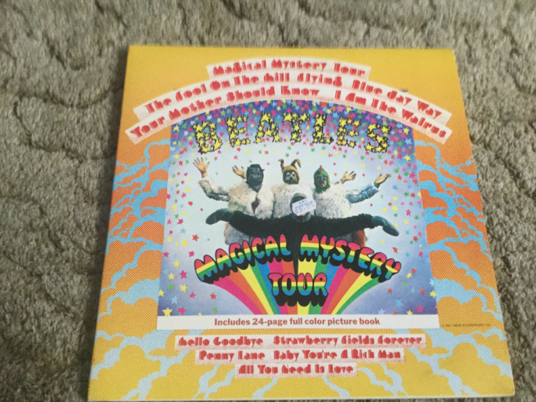THE BEATLES - MAGICAL MYSTERY TOUR LP NEAR MINT 1976 REISSUE 