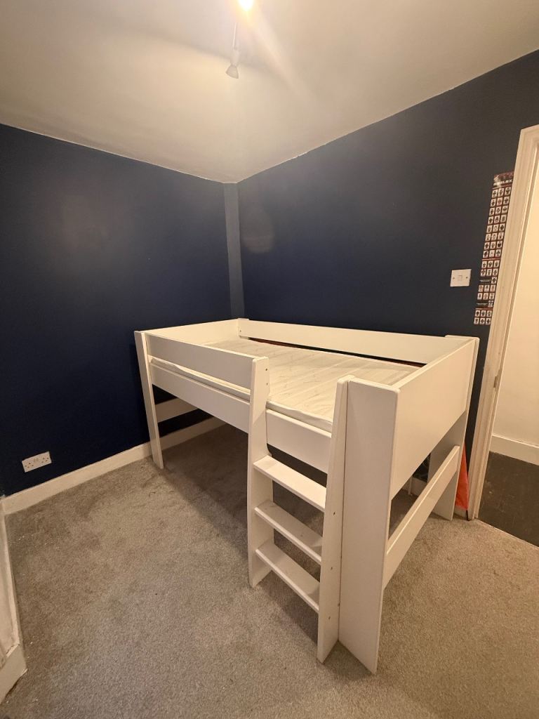 Single kids loft bed excellent condition with mattress 