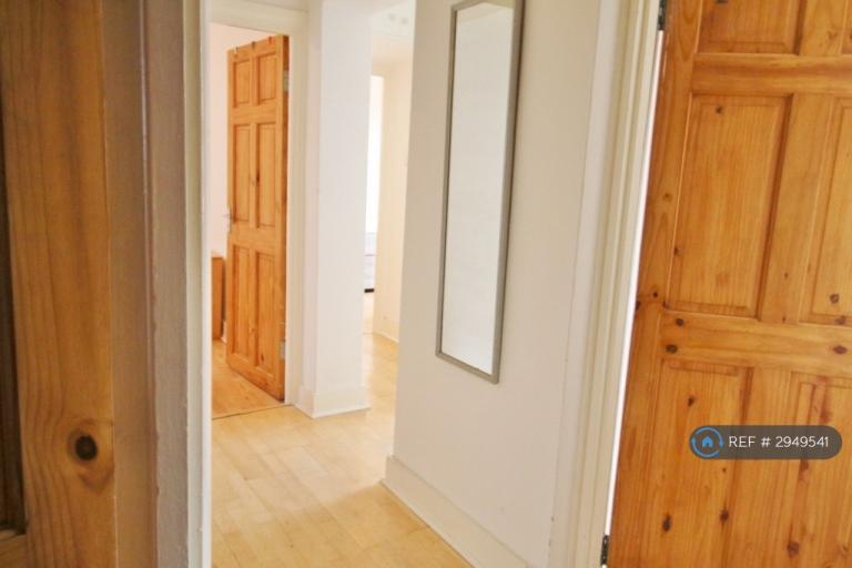3 bedroom flat in London, London, SE1 (3 bed) (#2949541)