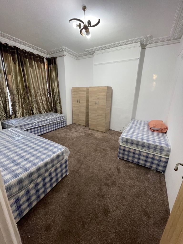 Triple room to rent