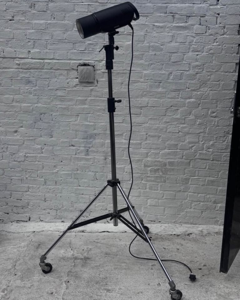 Bowens XE400 pro flash head photography light daylight on industrial c stand tripod on wheels