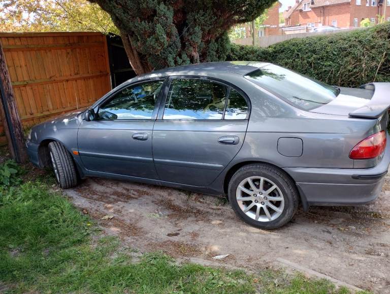 Rare Toyota avensis 2.0 SR, saloon.