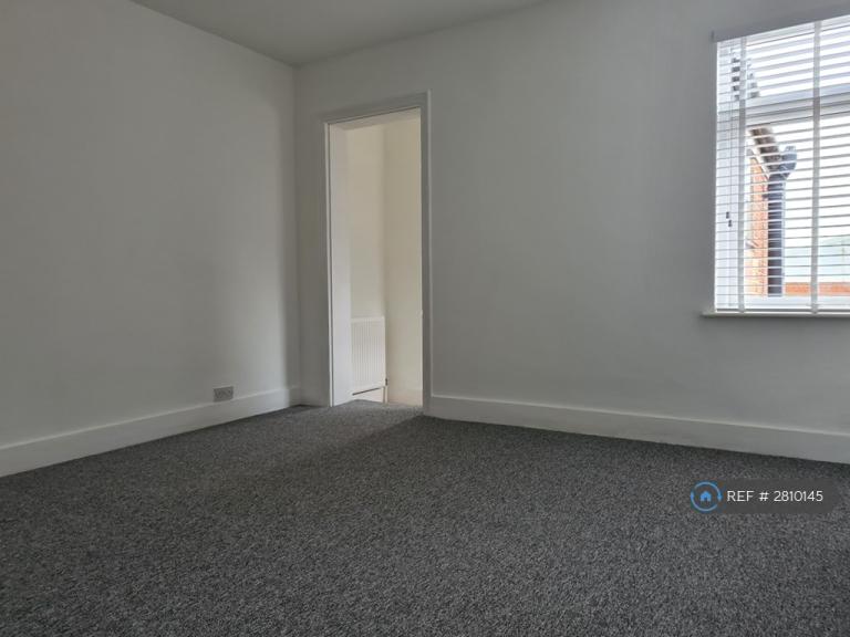 1 bedroom flat in Alma Street, Reading, RG30 (1 bed) (#2810145)
