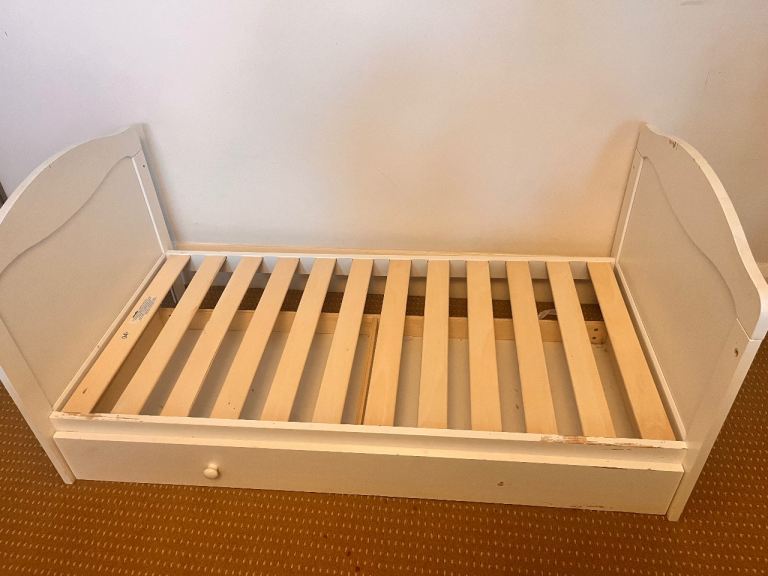 Free toddler bed 