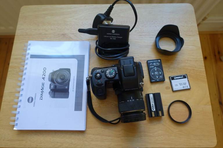 Minolta DiMAGE A200 Digital Camera with Accessories