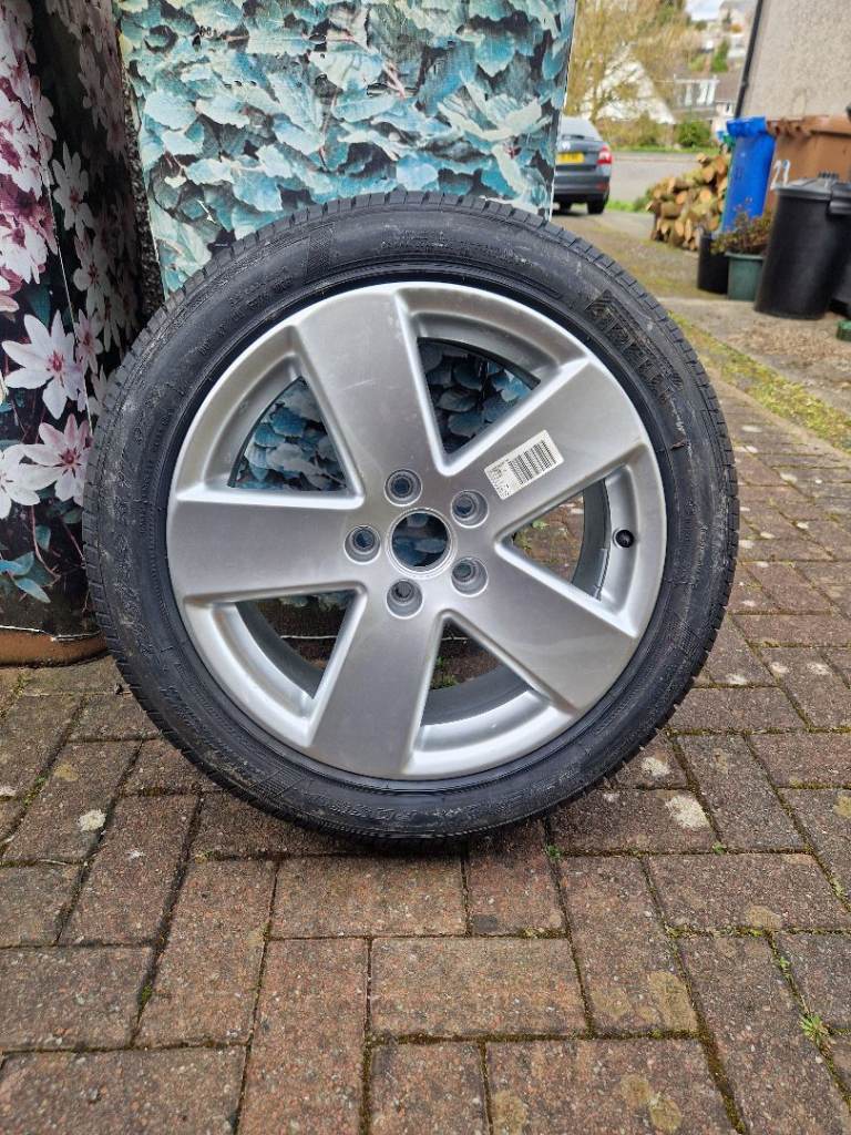 Unused tyre and alloy wheel