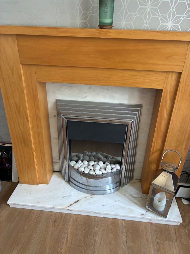 Electric fire & surround 