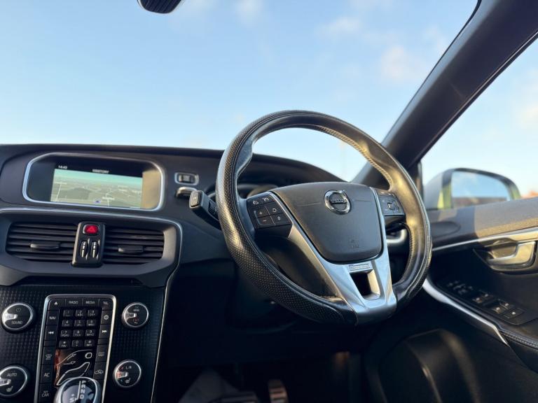 2016 Volvo V40 T2 [122] R DESIGN 5dr Geartronic HATCHBACK Petrol Automatic