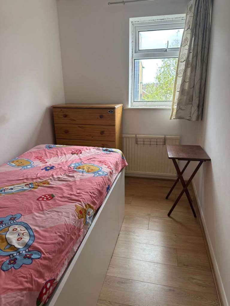 Single box room to rent 