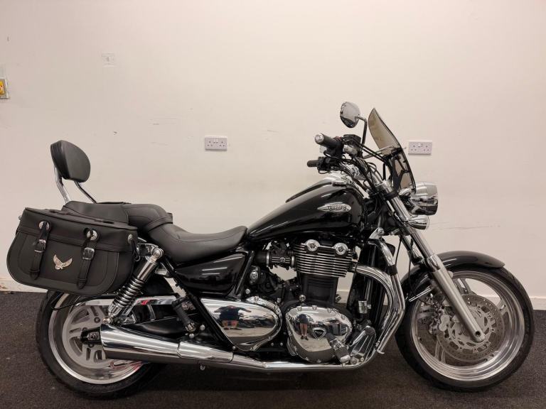 TRIUMPH THUNDERBIRD 1600 ** SIDE BAGS - FORWARD CONTROLS - WARRANTY **