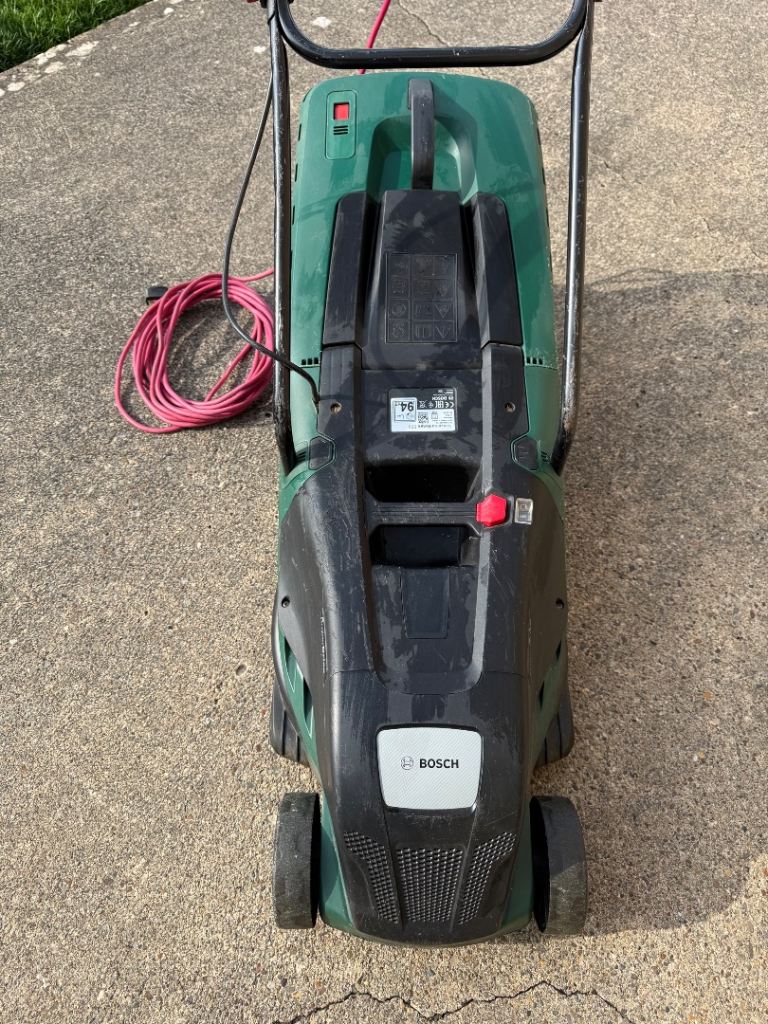Bosch UniversalRotak 550 Corded Lawnmower – Good Working Order