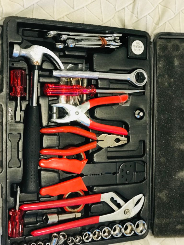 Car tools in boxz
