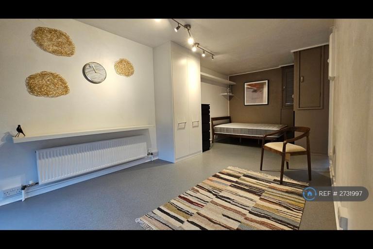 Studio flat in Goodyer House, London, SW1V (#2731997)