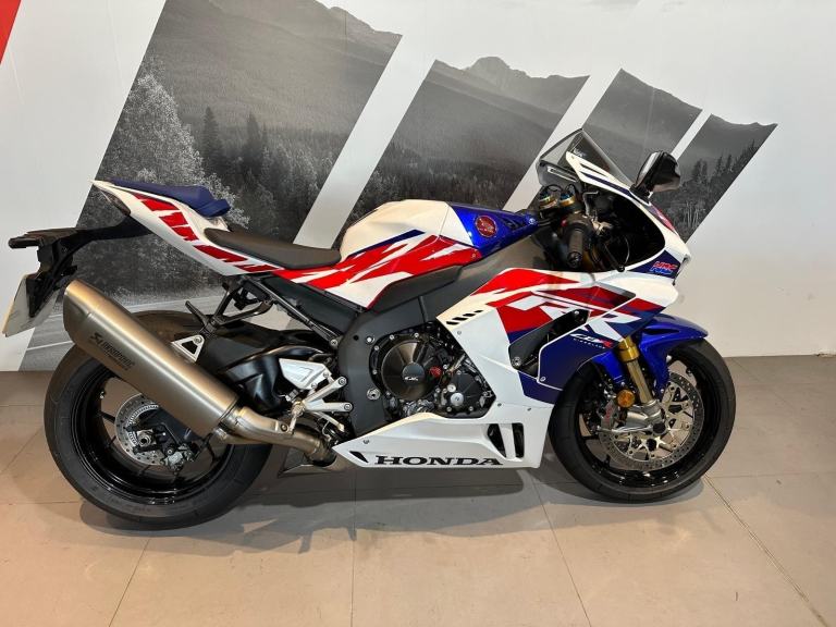 Honda CBR 1000 RR Fireblade 30th Anniversary 2023 with only 2187 miles 