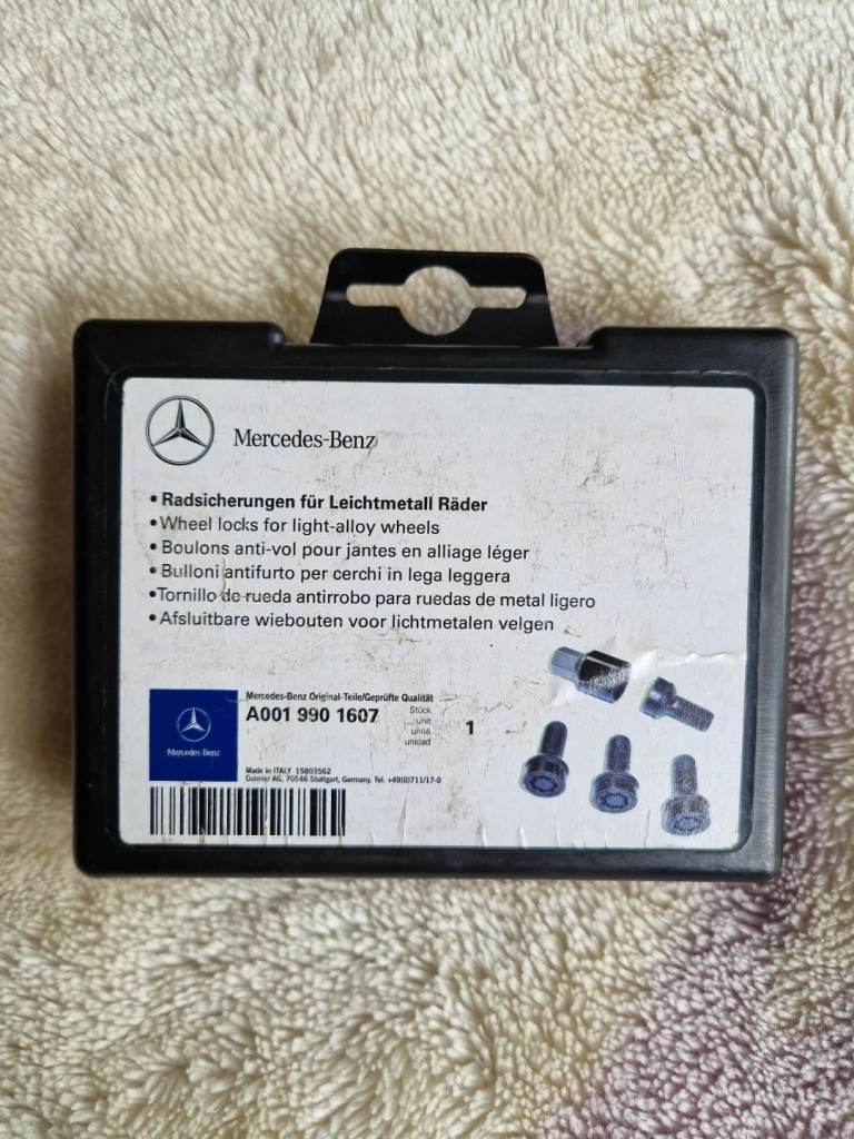 Mercedes-Benz Locking Wheel Nut Set Lug Nuts