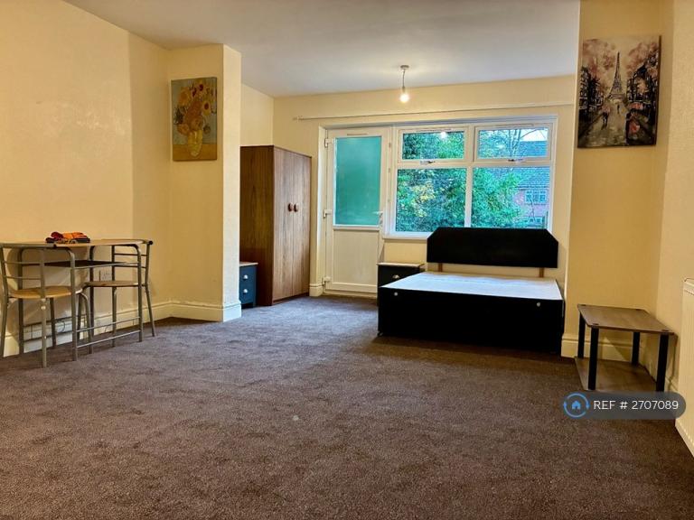 1 bedroom flat in Birmingham, Birmingham, B13 (1 bed) (#2707089)