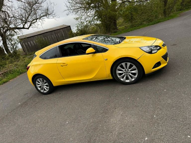 Vauxhall, ASTRA GTC, Hatchback, 2013, Manual, 1956 (cc), 3 doors
