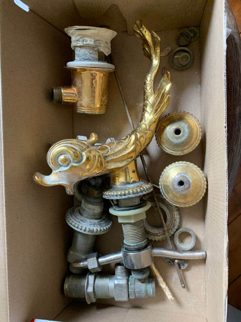 BRAND NEW BATH TAP MIXER IN SOLID GOLD AS A DOLPHIN - 4 KILOS - REDUCED TO £2.150 UNTIL 7 JANUARY -