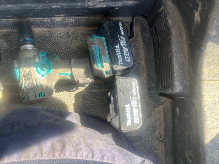 Full scaffold belt with tools including Makita impact 