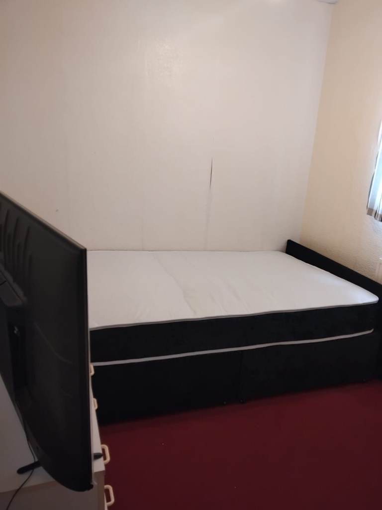 Double room to let
