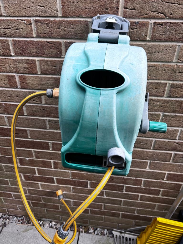 Hozelock wall mounted hose reel