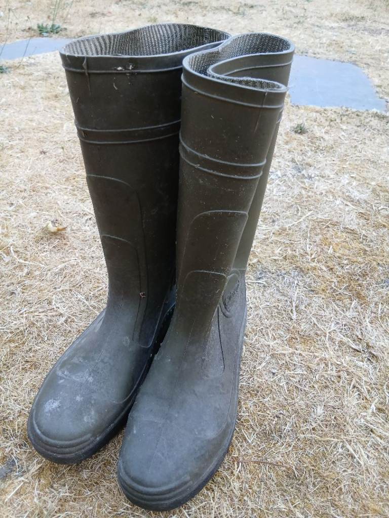 Green Rubber Wellington Boots - Size 9, Fair Condition